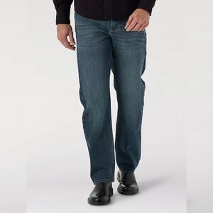 NWT Wrangler Relaxed Fit Denim Medium Wash Jeans 36 X 34